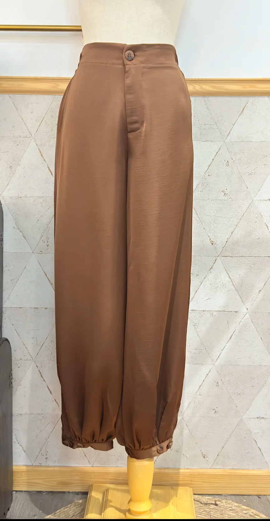 PANTALÓN SATÉN BOMBACHO MARRON