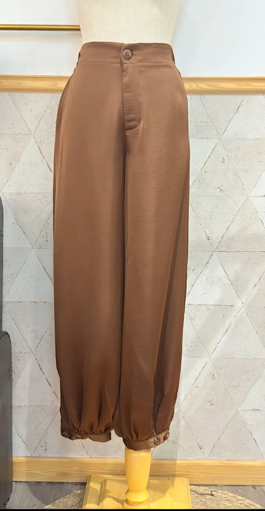 PANTALÓN SATÉN BOMBACHO MARRON