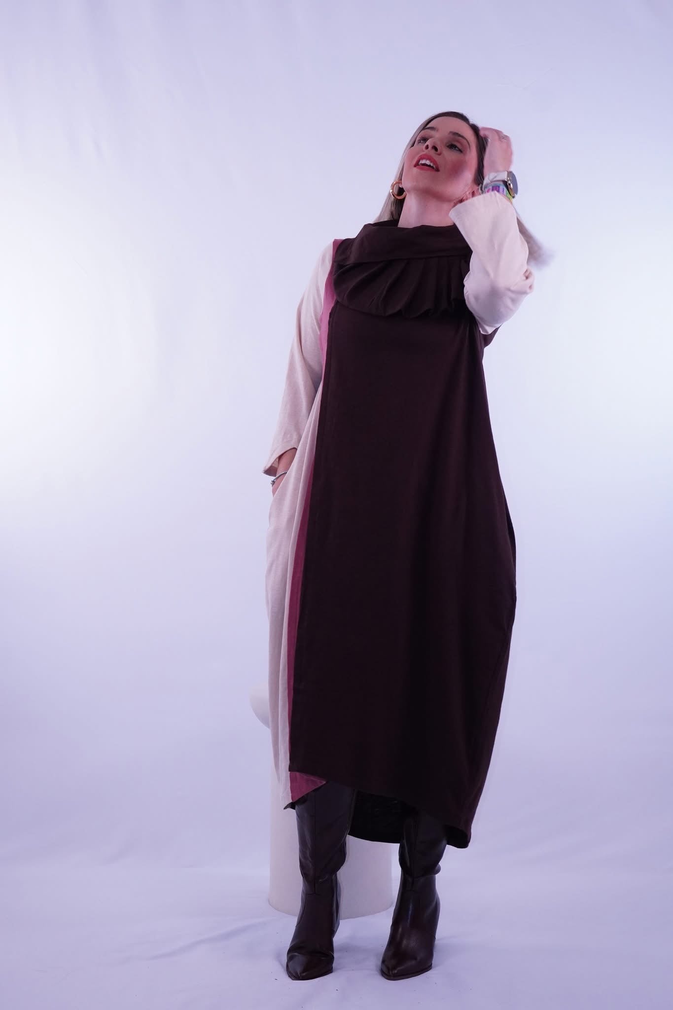 VESTIDO CUELLO BONET MARRON TRAZOS