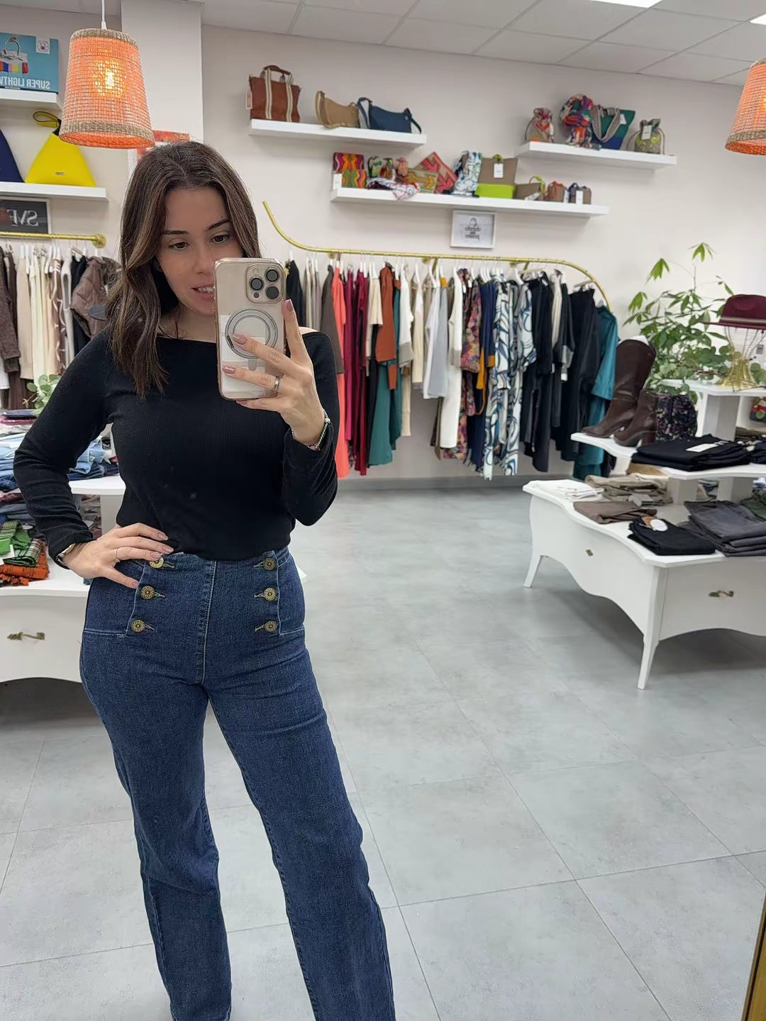 PANTALON VAQUERO BOTONES FLOR CENTRAL