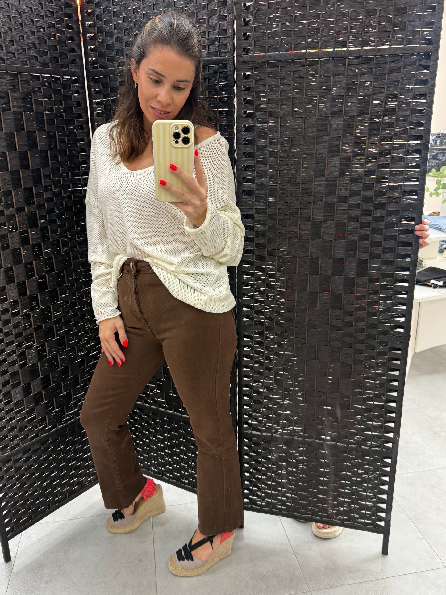 PANTALON VAQUERO DESILACHADO MARRON