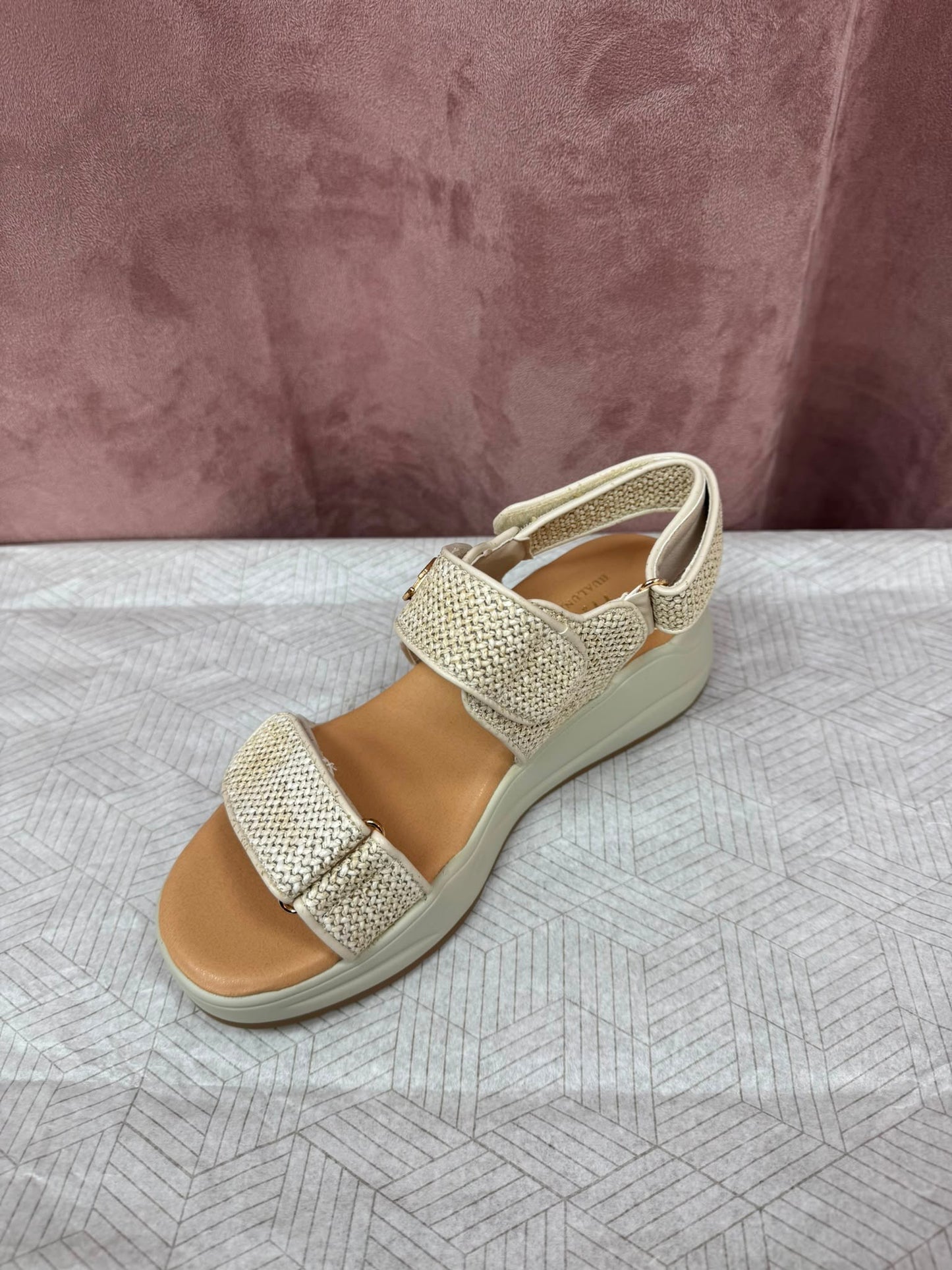 Sandalia comodona beige