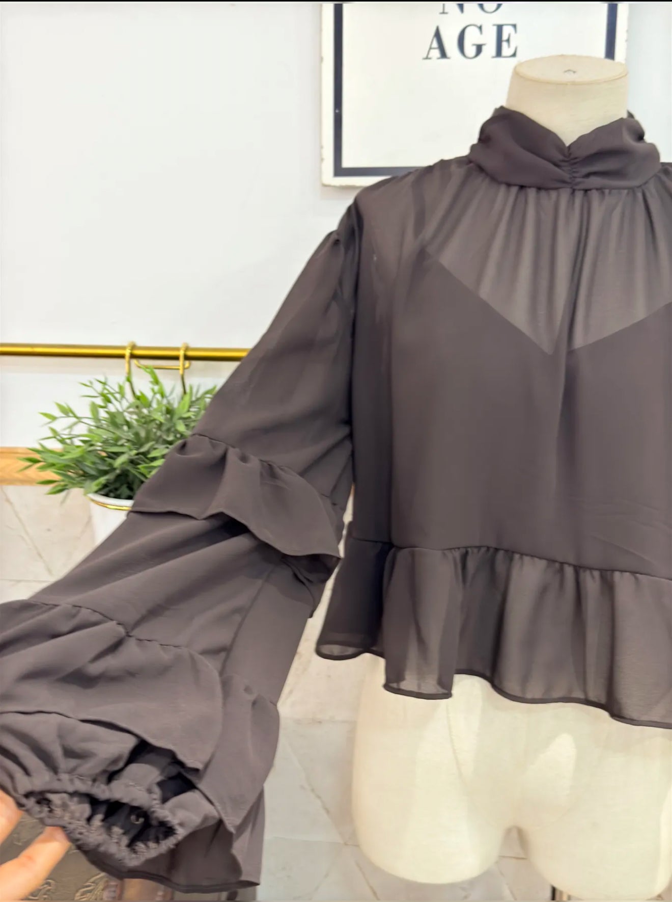 BLUSA VOLANTE MARRON