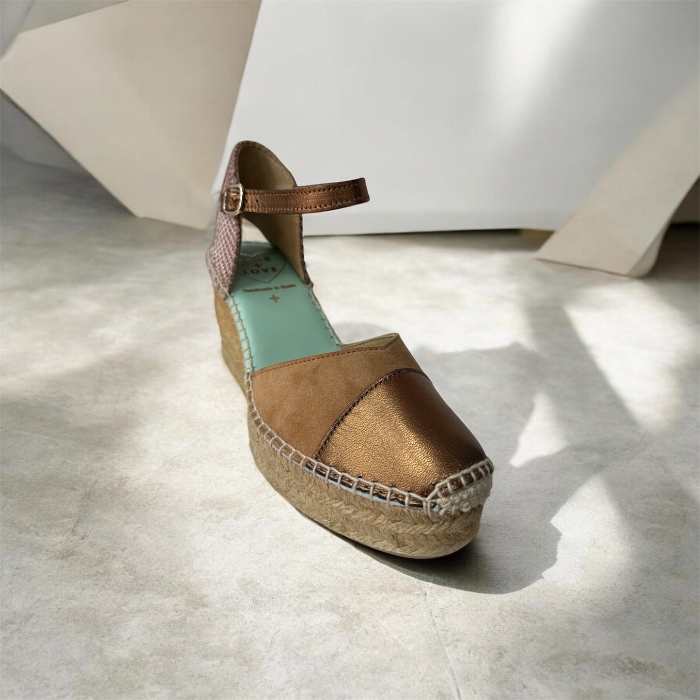 ALPARGATAS DE CUÑA MEDIA BRONCE CON PULSERA LIBRA 19