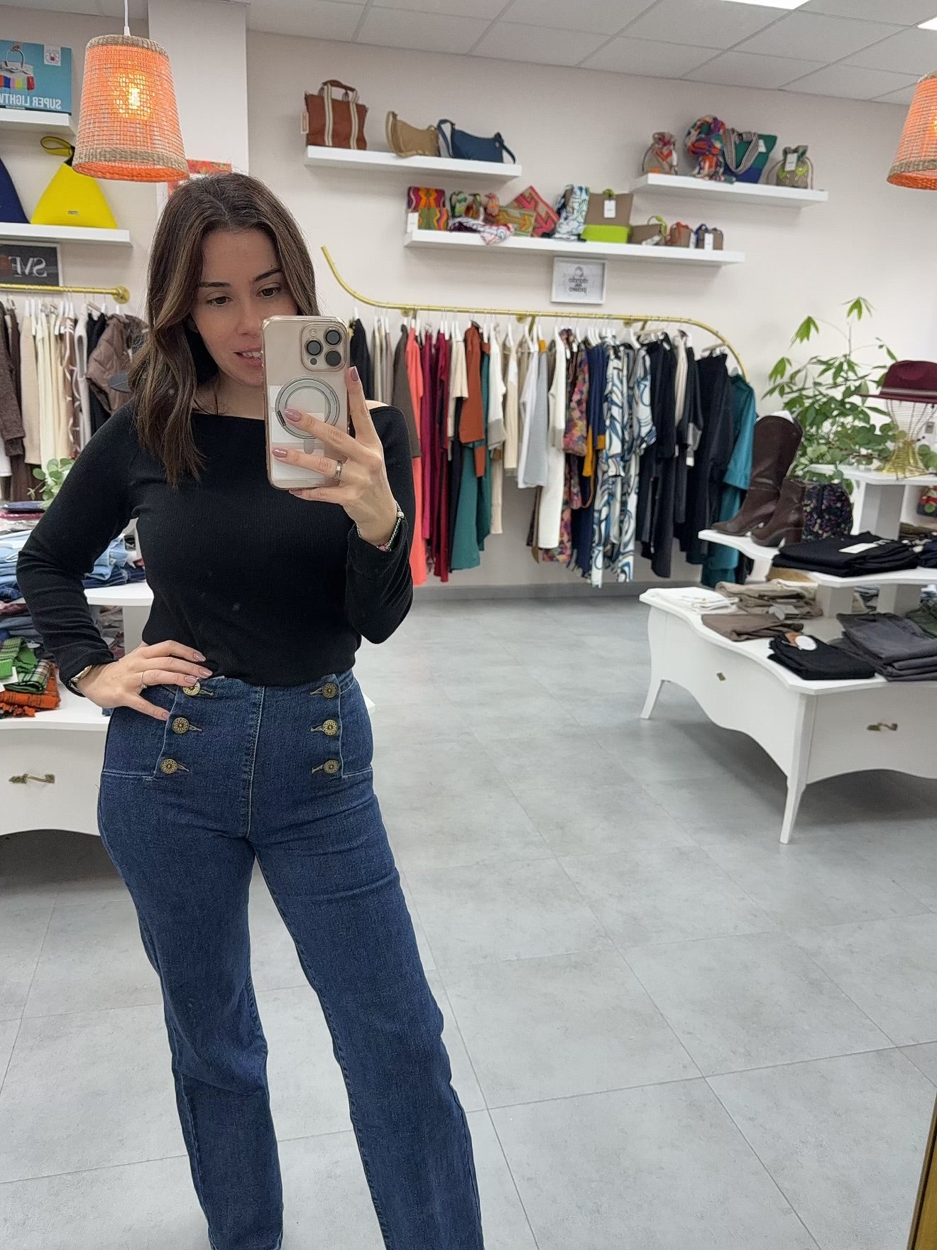 PANTALON VAQUERO BOTONES FLOR CENTRAL