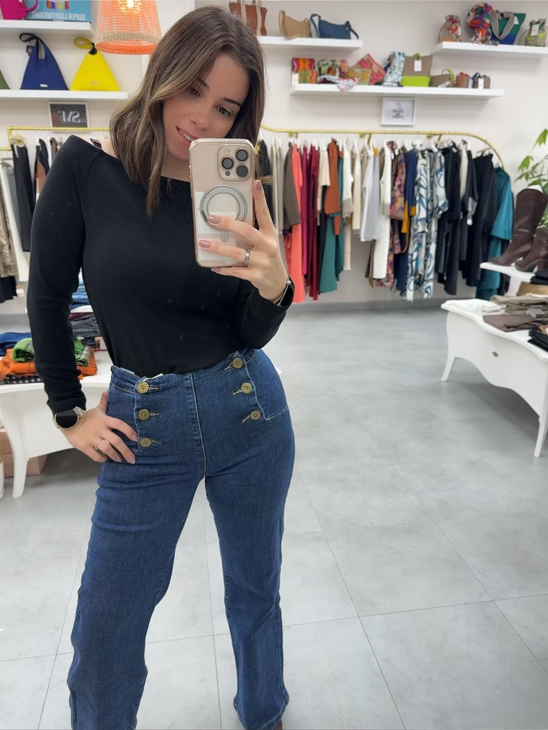 PANTALON VAQUERO BOTONES FLOR CENTRAL