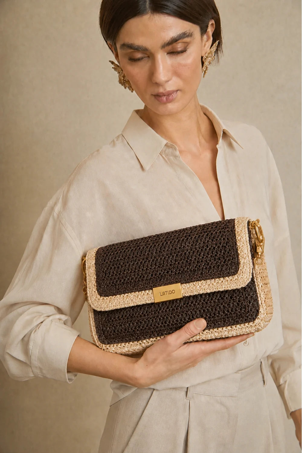 BOLSO RAFIA SOLAPA MIDI