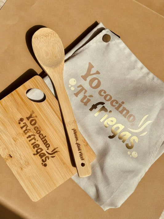 SET COCINA: DELANTAL+TABLA CORTE+ CUCHARON