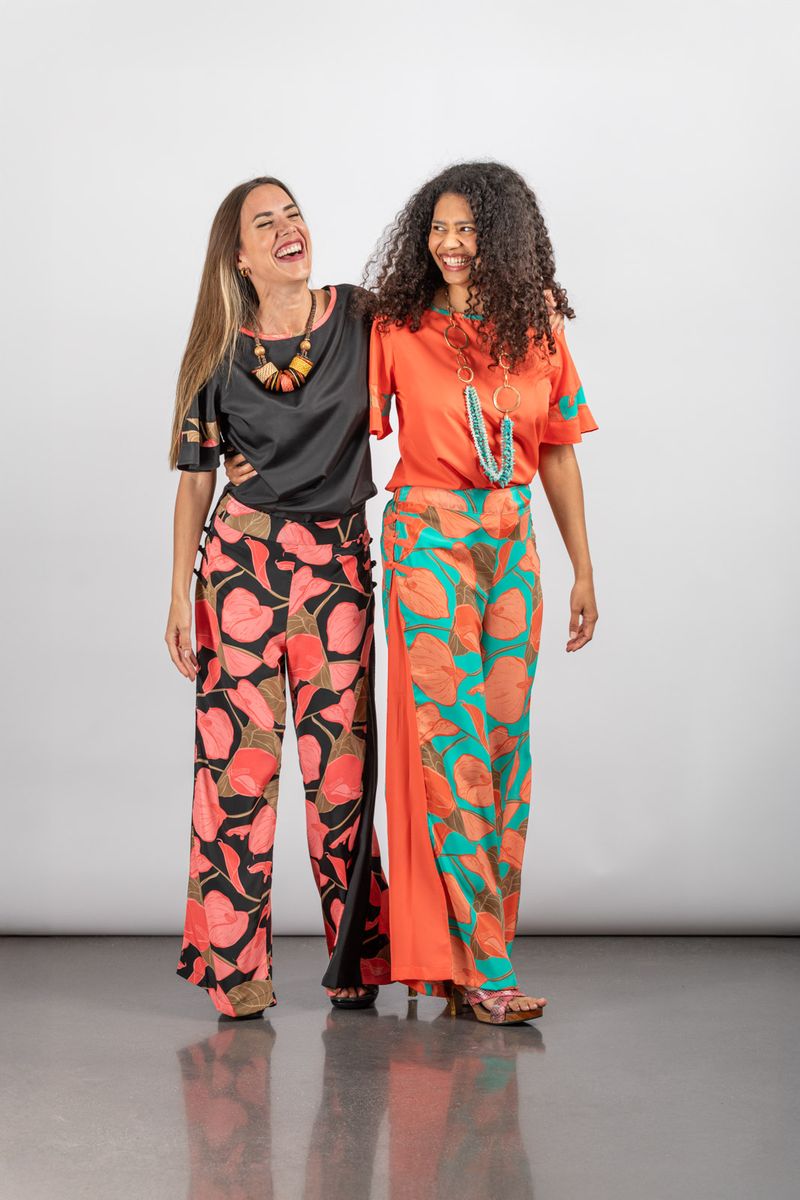 TOP LISO CON MANGA BARNS NEGRO OKEEFFE