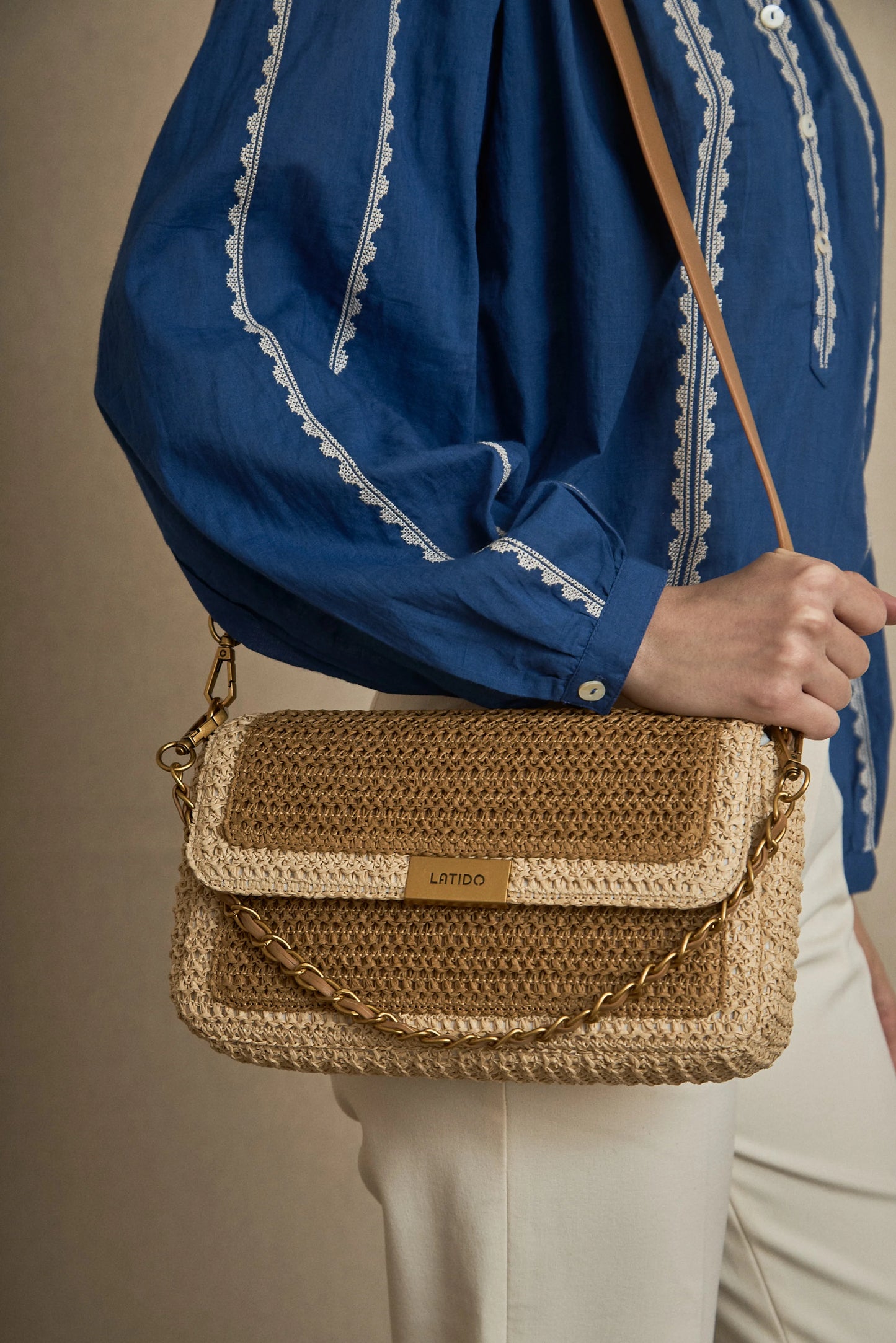 BOLSO RAFIA SOLAPA MIDI