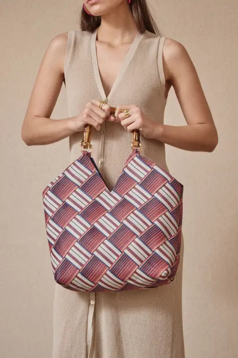 BOLSO TRENZADO CON ASA BAMBU